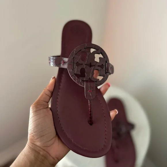 TORY BURCH CROCODILE EMBOSSED THONG SANDALS NEW RED SIZE 8.5 - Picture 3 of 10